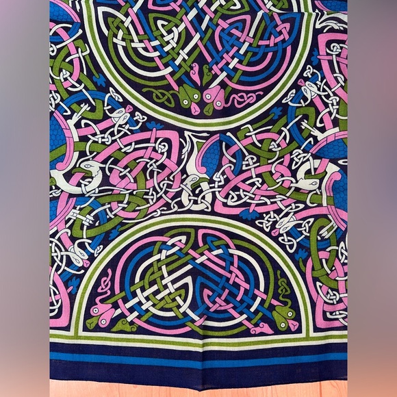 💂🧣🐍Celtic Dara Knot Serpent Folklore Wool Scarf | British Museum | 34” Square - Picture 8 of 16